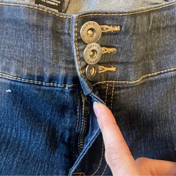 Torrid Women’s Jeans 18R Blue Skinny Stretch Medium Blue Wash Whiskered 18R Reg - Picture 6 of 10